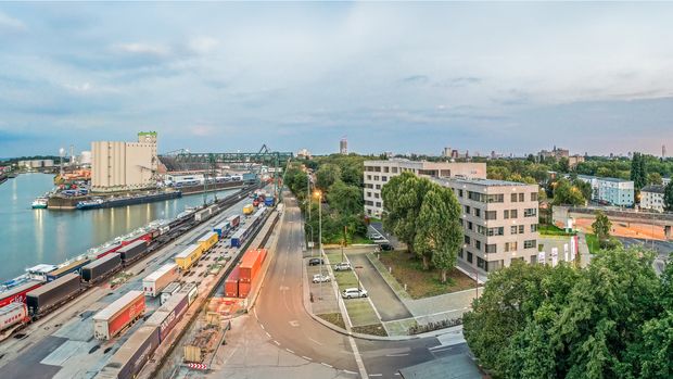 Die Unternehmenszentrale der HGK-Gruppe im Niehler Hafen in Köln.